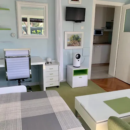 Apartment Maras Terrace Marini Dvori *